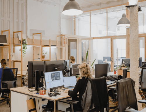 Coworking desk vs. traditional office: Which one is right for you?